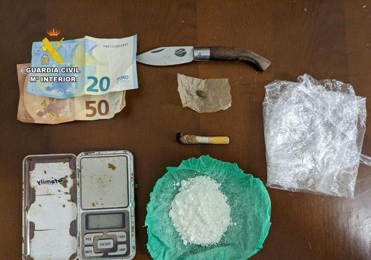 Detenido en un control policial cerca de Torremocha con 255 dosis de cocaína en el coche